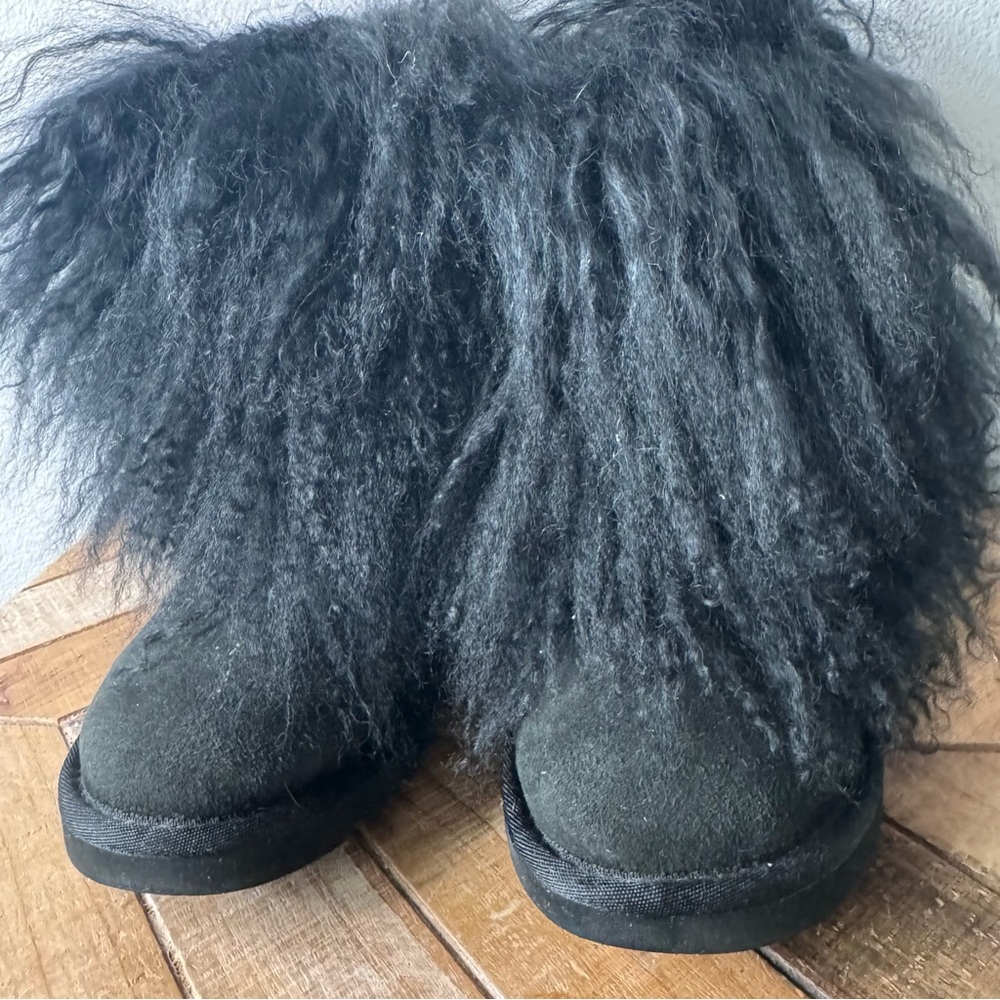 UGG Short Mongolian Sheepskin Cuff Boot - Picture 6 of 14